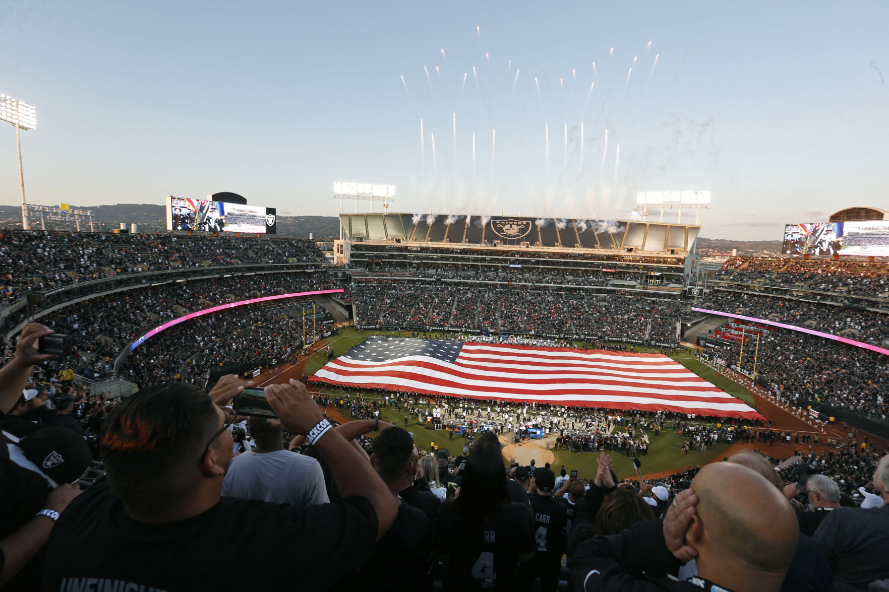 Broncos Raiders Football